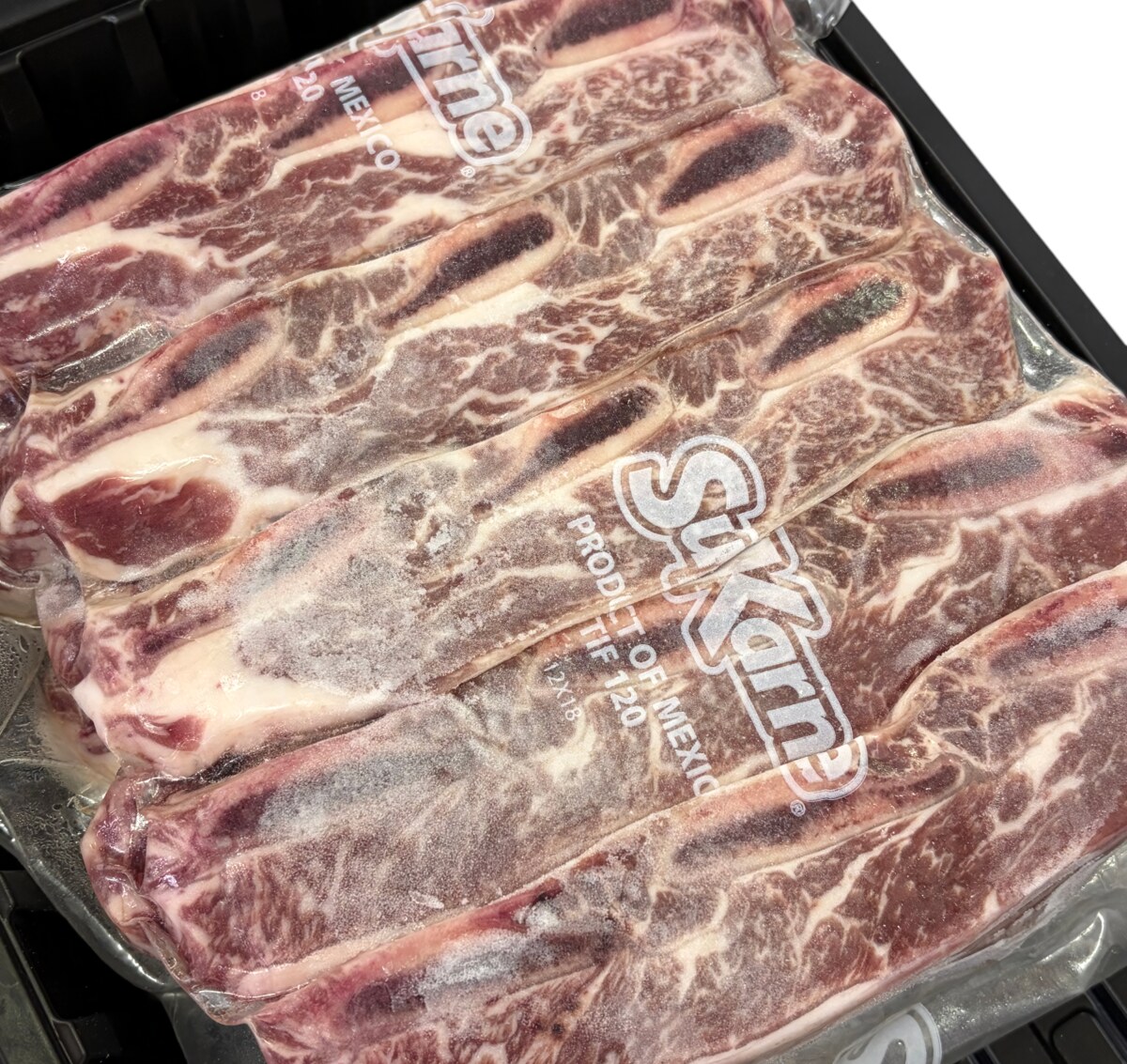 진공 포장된 LA갈비의 결 및 절단면 확대