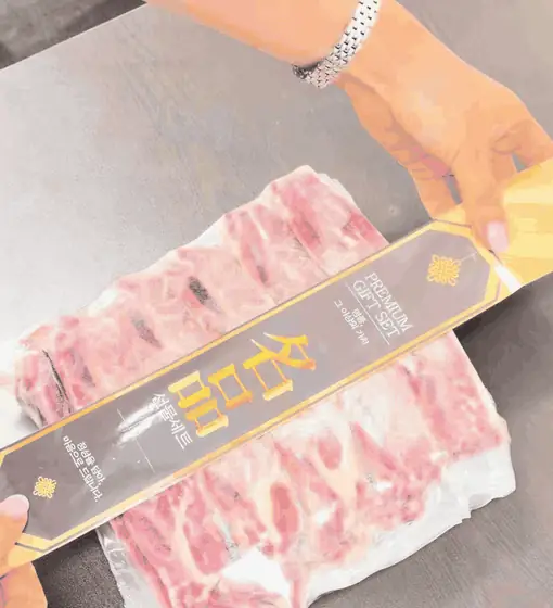 LA갈비 선물세트 띠지 포장 과정